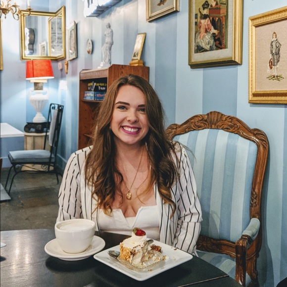 Meet your Posher, Sofia - Picture 2 of 6